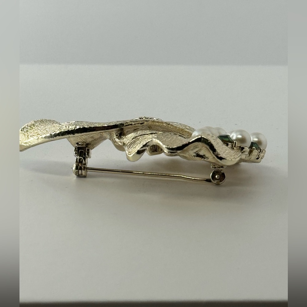 Coro Leaf and pearls green rhinestone Brooch - Picture 6 of 10